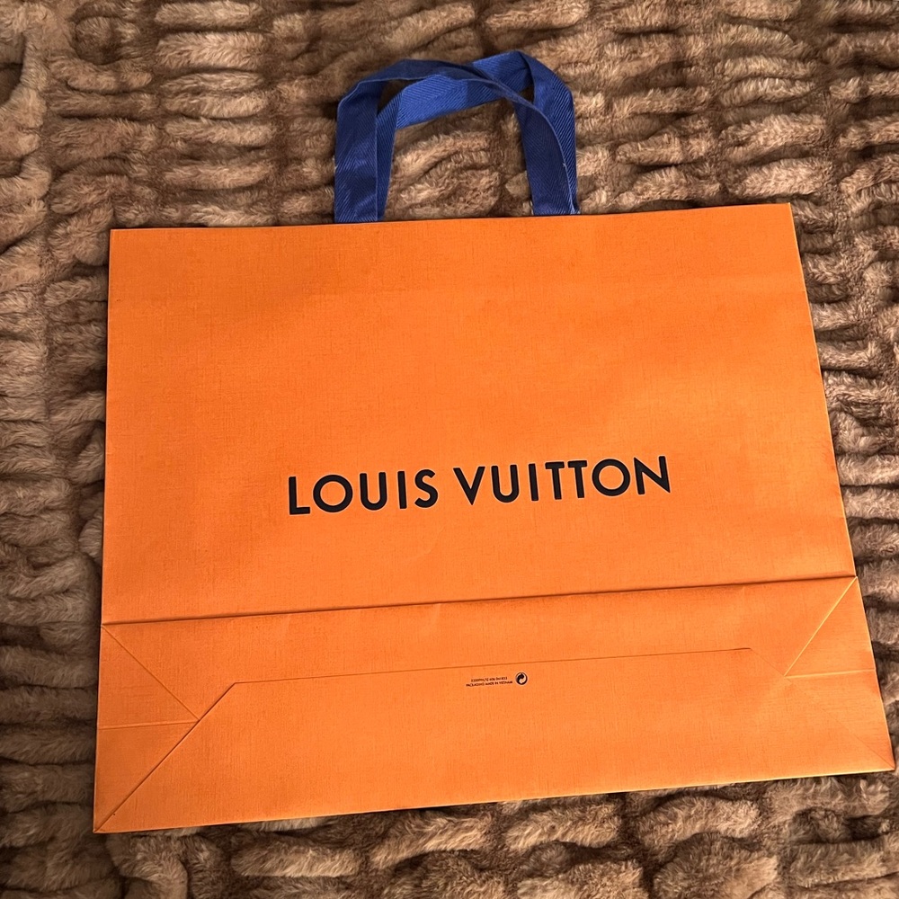 🎉BRAND NEW large Louis Vuitton shopping bag